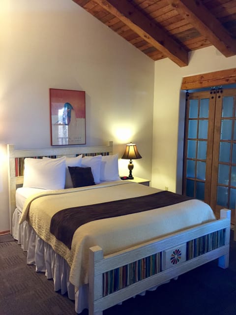 Honeymoon Suite (Room 11, Upstairs) | Individually decorated, individually furnished, iron/ironing board