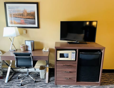 Family Suite (No Pets) | Desk, blackout drapes, iron/ironing board, Internet