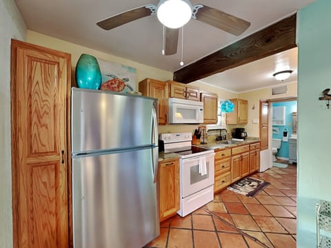 Condo, Multiple Beds (Sun Harbor Cottage  #1 - Pet Friendly) | Private kitchen | Fridge, microwave, oven, stovetop