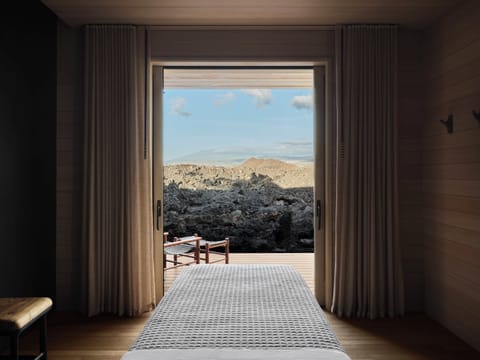 Couples treatment rooms, sauna, steam room, body treatments, body scrubs