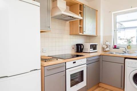 Family Apartment, Ensuite (Bayview Apartments) | Private kitchen