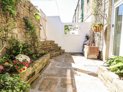 Deluxe House, Private Bathroom | Garden