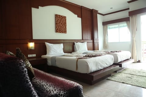 Deluxe Room, 2 Twin Beds, Lanai, Hill View | Egyptian cotton sheets, premium bedding, desk, laptop workspace