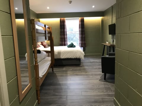 Family Quadruple Room | Iron/ironing board, bed sheets