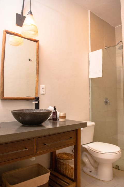 Standard Double Room | Bathroom | Shower, towels