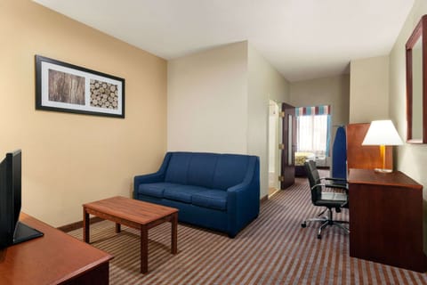 Suite, 1 Queen Bed with Sofa bed, Non Smoking (One-Bedroom) | In-room safe, desk, iron/ironing board, free cribs/infant beds