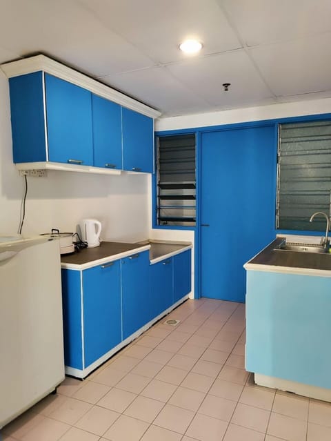 Family Apartment, 3 Bedrooms | Private kitchen | Fridge