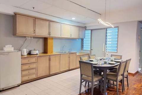 Luxury Apartment, Non Smoking | Private kitchen | Fridge