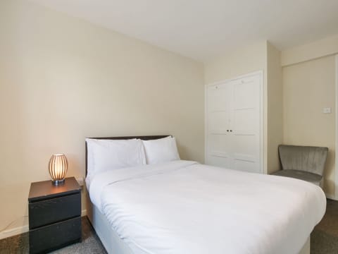 Deluxe House | Iron/ironing board, free WiFi, bed sheets