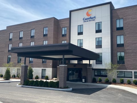 Comfort Inn & Suites Gallatin - Nashville Metro | Gallatin | VacationRenter