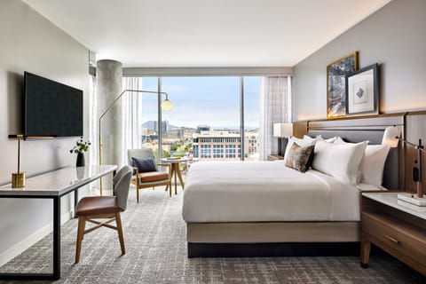 Suite, 1 King Bed | City view