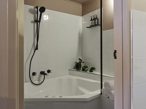 Two Bedroom Suite - Gunnadoo | Bathroom | Hair dryer, towels, soap, shampoo