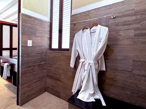 Junior Room | Bathroom | Shower, hair dryer, bathrobes, towels