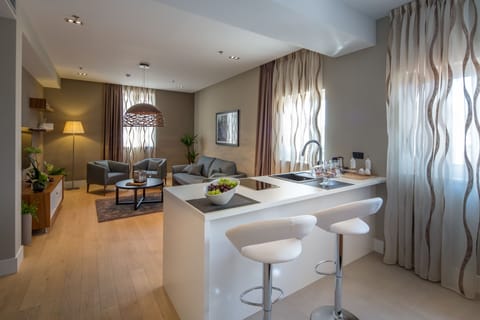 Premium Suite | Private kitchenette | Electric kettle