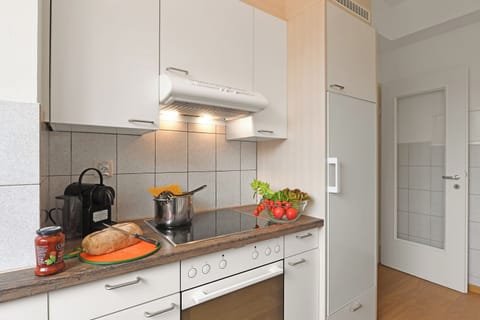 Family Apartment, 2 Bedrooms (Castle view) | Private kitchen | Fridge, microwave, oven, stovetop