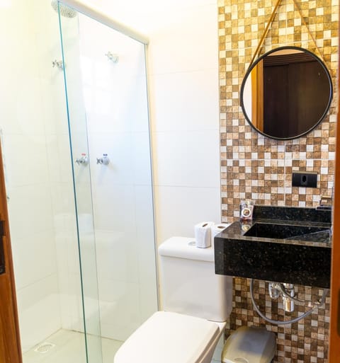 Standard Triple Room | Bathroom | Free toiletries, towels, soap, shampoo