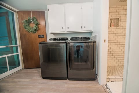 Standard Apartment | Laundry