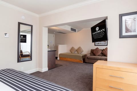 Studio Suite, 1 King Bed, Single Bed, Sofa Bed, Kitchenette | Premium bedding, pillowtop beds, in-room safe, desk