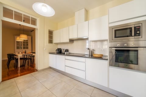 Classic Apartment, Multiple Beds | Private kitchen | Fridge, microwave, oven, stovetop