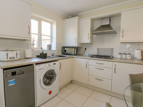 Fridge, dishwasher, cookware/dishes/utensils