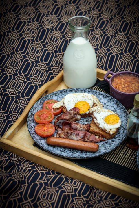 Daily cooked-to-order breakfast (NOK 200 per person)