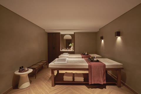 Couples treatment rooms, body treatments, aromatherapy