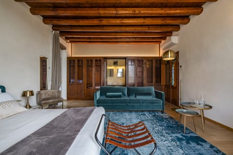 Minibar, in-room safe, desk, laptop workspace