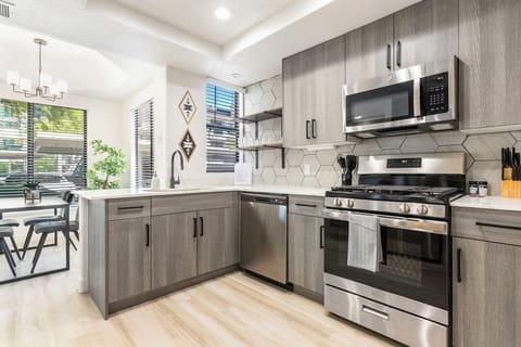 Apartment, 2 Bedrooms | Private kitchen | Fridge, microwave, oven, stovetop