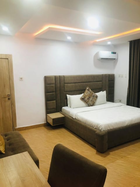 Premium Single Room, 1 King Bed | Free WiFi, bed sheets