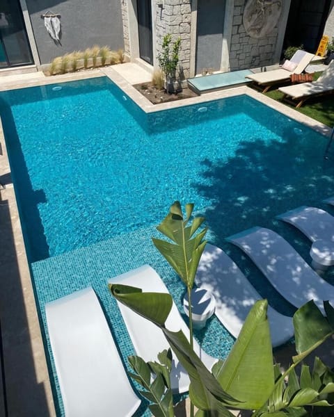 Seasonal outdoor pool, sun loungers, lifeguards on site