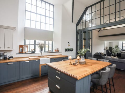 Fridge, dishwasher, electric kettle, toaster