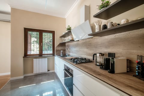 Apartment | Private kitchen | Coffee/tea maker, electric kettle, dining tables