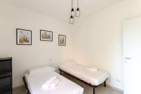 Apartment | 2 bedrooms, desk, laptop workspace, blackout drapes