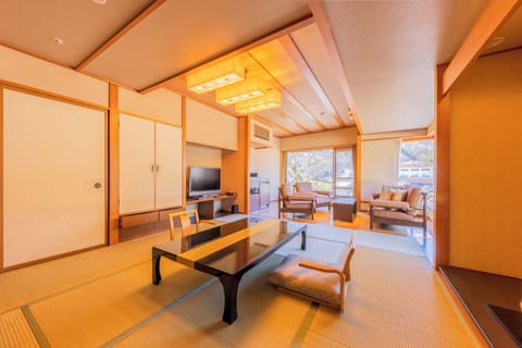 Japanese-Western Style Room with Private Open-Air Bath, River View, Half Board | Down comforters, free minibar, in-room safe, free WiFi