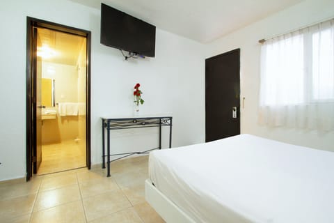 Standard Room, 1 Double Bed, Courtyard View | Desk, laptop workspace, free WiFi, bed sheets