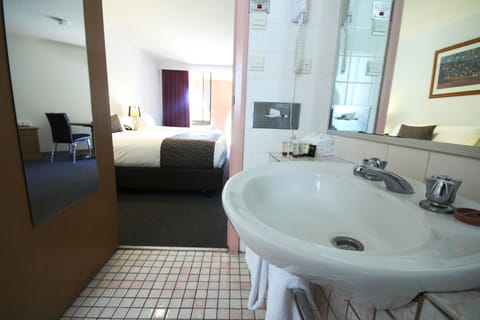 Large Family Room | Bathroom | Free toiletries, hair dryer, towels