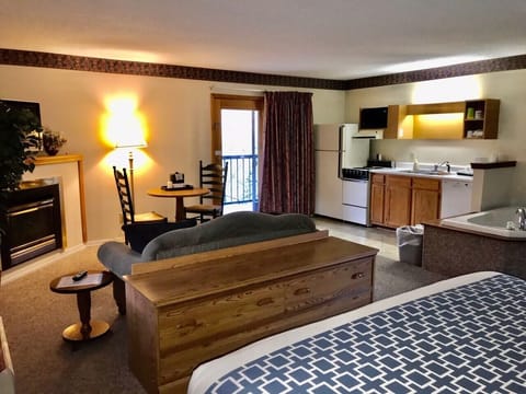 Executive Single Room, 1 King Bed, Mountain View, Corner | Jetted tub