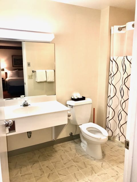 Double Room, Kitchenette ( Creekside ) | Bathroom | Combined shower/tub, free toiletries, hair dryer, towels