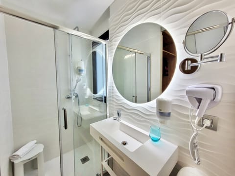 Standard Single Room | Bathroom sink