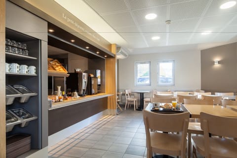 Daily buffet breakfast for a fee