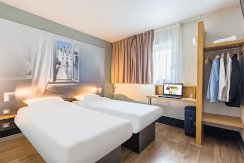 Twin Non-Smoking Room | Premium bedding, desk, soundproofing, free WiFi