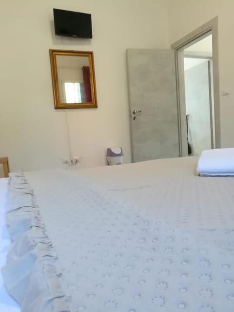 Standard Double Room | Free WiFi, bed sheets