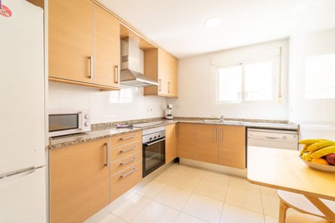 Penthouse | Private kitchen | Fridge, microwave, oven, stovetop