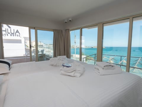 Junior Suite, Sea View | In-room safe, desk, soundproofing, iron/ironing board