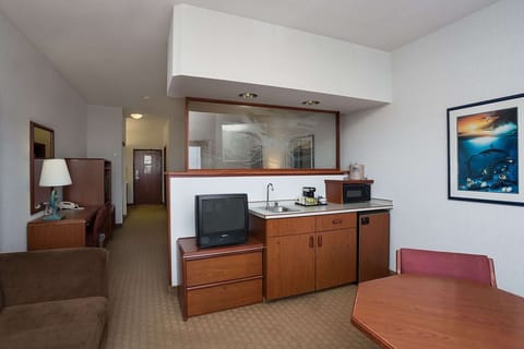 Junior Suite, 1 King Bed, Ocean View | In-room safe, desk, laptop workspace, iron/ironing board