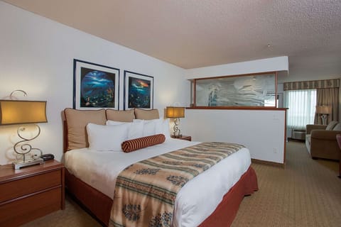 Junior Suite, 1 King Bed, Ocean View | In-room safe, desk, laptop workspace, iron/ironing board