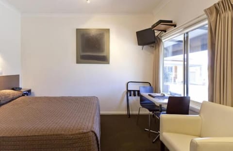 Family Room | Iron/ironing board, free WiFi, bed sheets