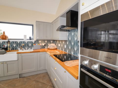 Fridge, dishwasher, electric kettle, toaster