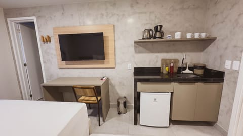 Design Triple Room | Minibar, desk, free WiFi, bed sheets