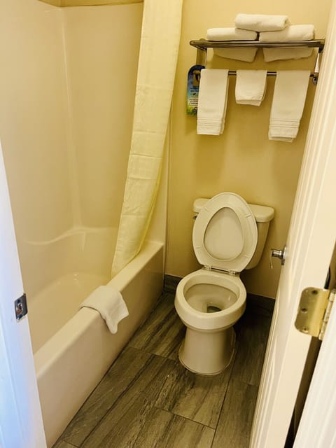 Room, 2 Queen Beds, Non Smoking | Bathroom | Combined shower/tub, towels